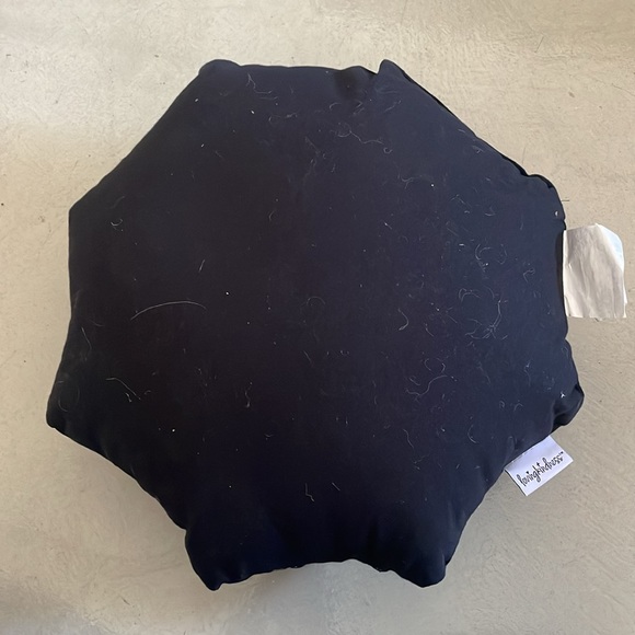 Spider Web pillow - Picture 4 of 7